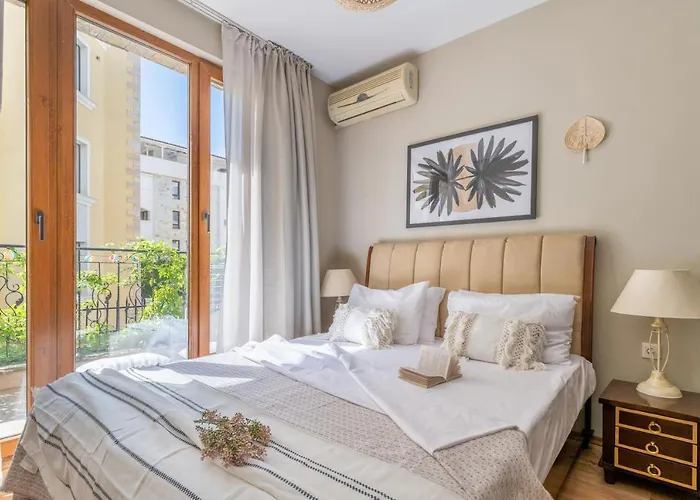 Royal Bay With Self Check-in Otel 3*