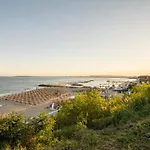 Royal Bay With Self Check-in 圣弗拉斯