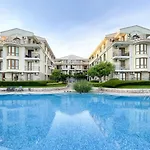 Royal Bay With Self Check-in 圣弗拉斯